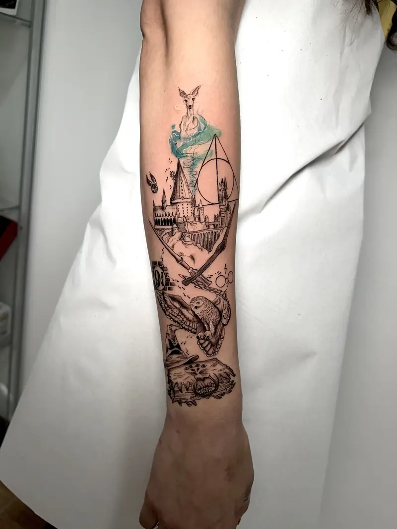 Composición mágica con castillo, símbolo geométrico, lechuza y ciervo.