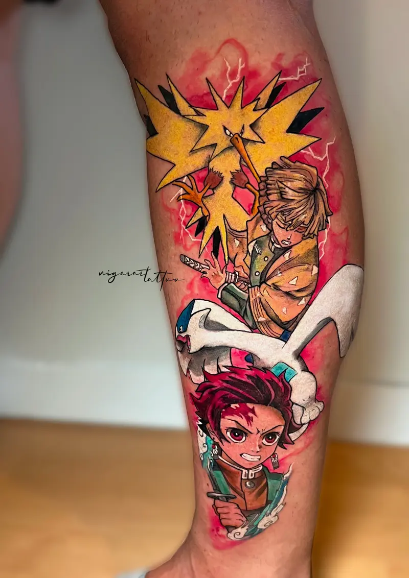 Tatuaje a color estilo anime con dos personajes y un ave amarilla, fondo rojo.